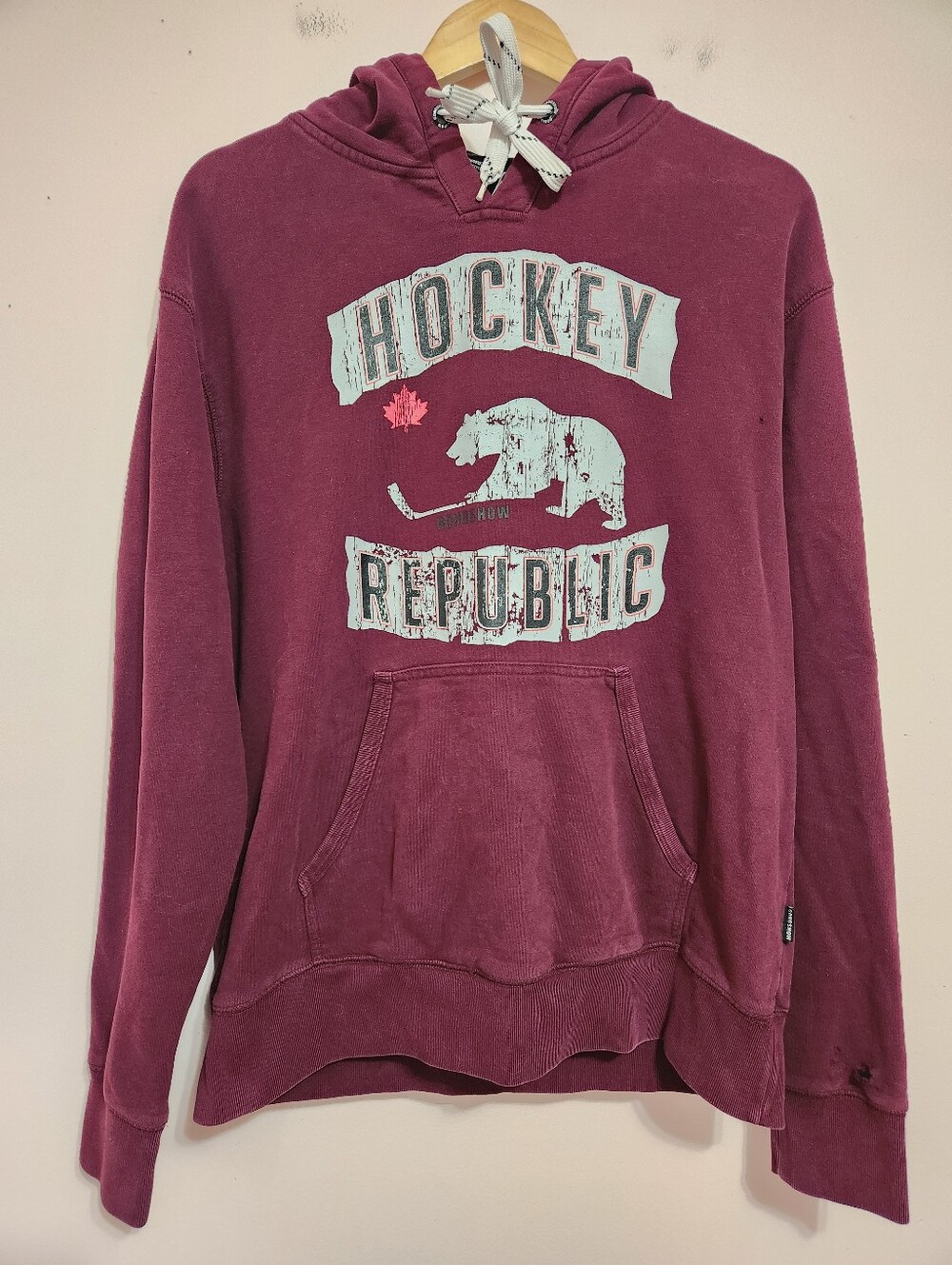 Gongshow Hockey Republic Bear Graphic Maroon Pullover Hoodie Skate Laces Large